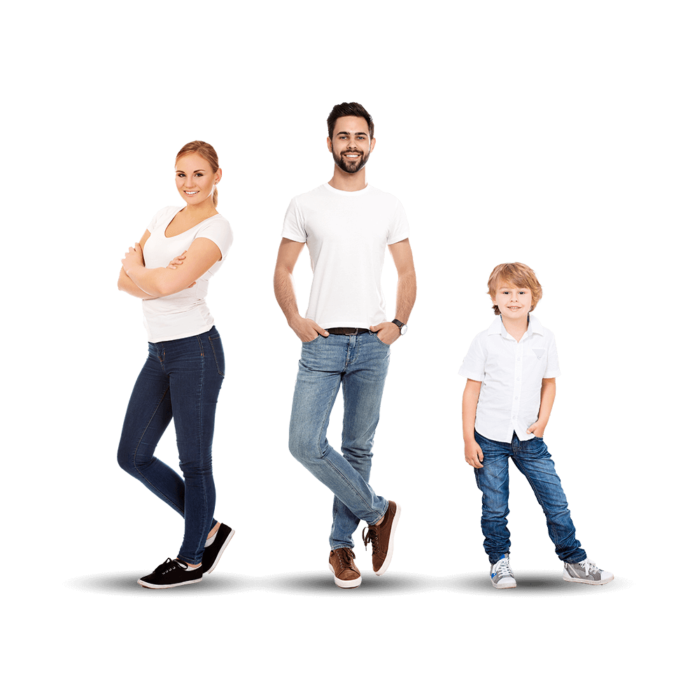 Darstellung von einem Mann, einer Frau und einen Kind. Alle haben ein weißes T-Shirt an und eine blaue Jeans. Der Mann befindet sich in der Mitte, die Frau rechts zum ihn und das Kind links von ihm.